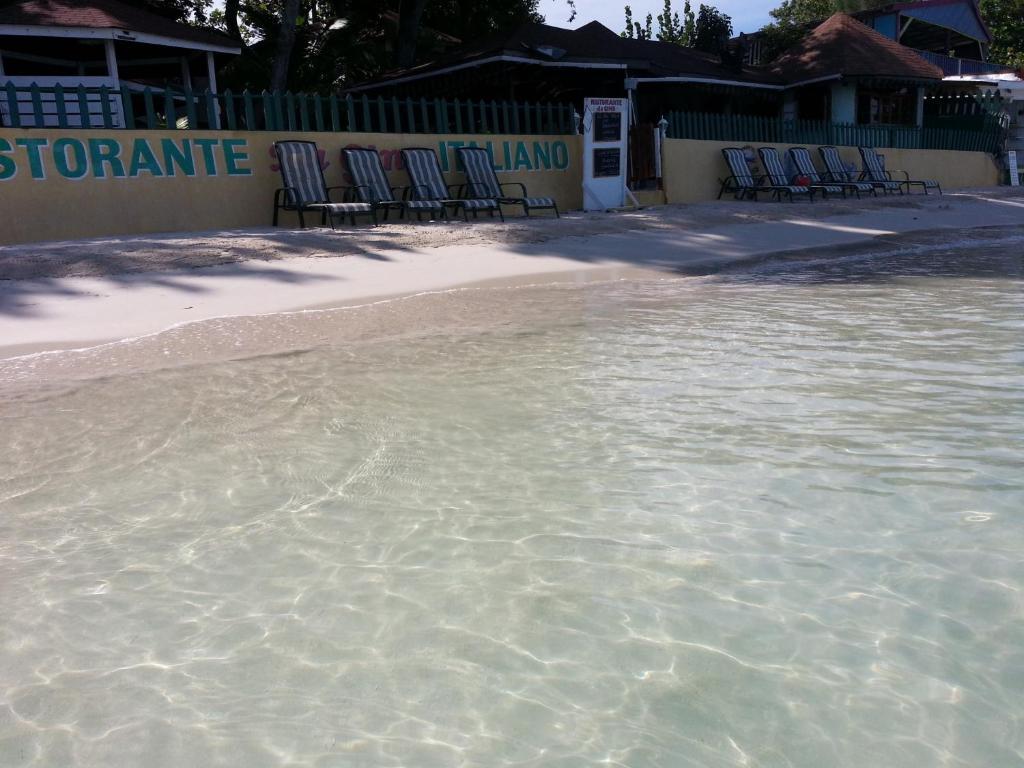 Mariposa Hide-away Hotel 3*
