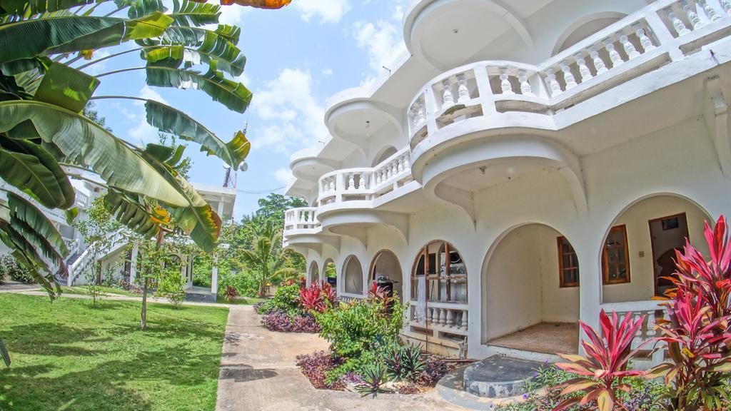 Pure Oasis Hotel 3*