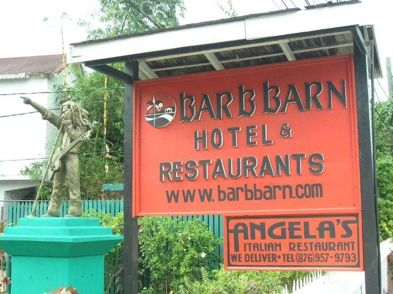 Bar-b-barn Hotel Negril