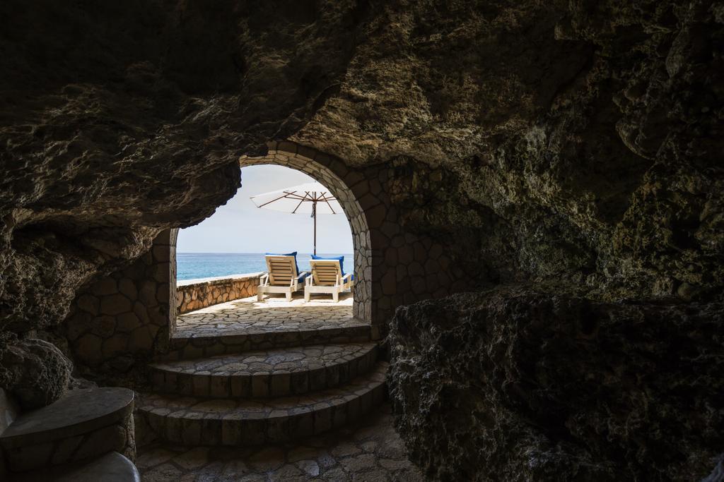 Resort The Caves