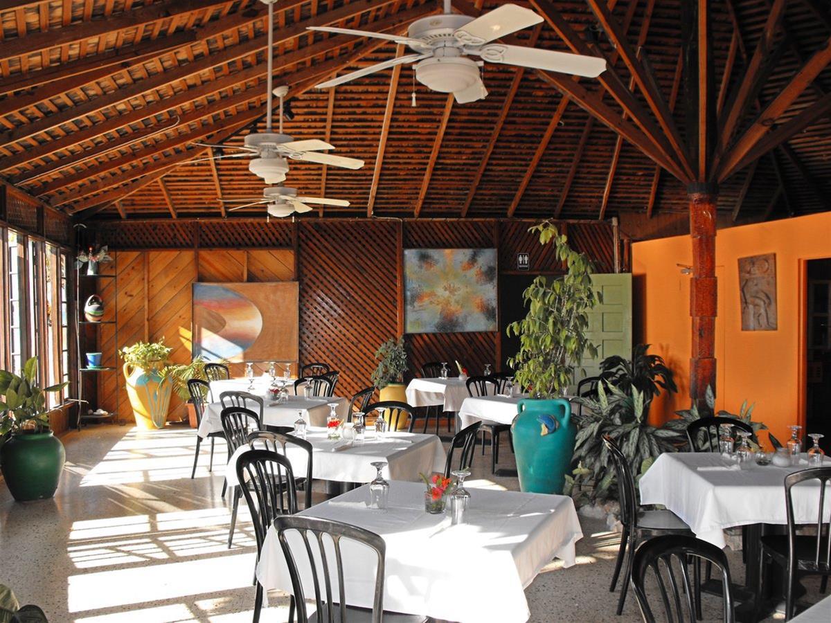 Bar-b-barn Negril
