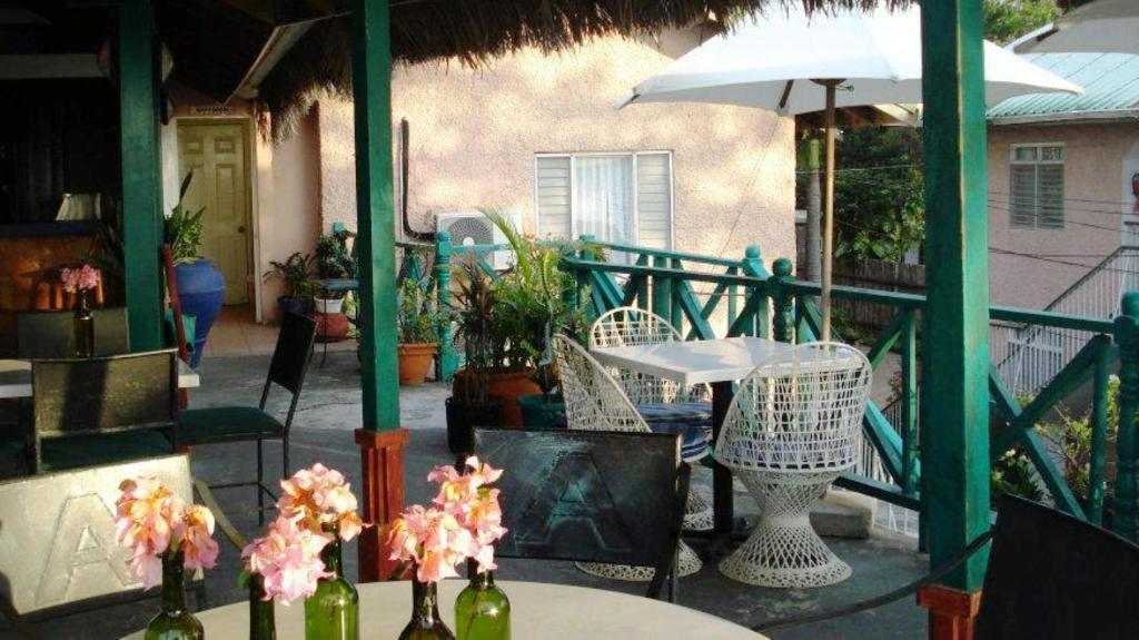 Bar-b-barn 2* Negril