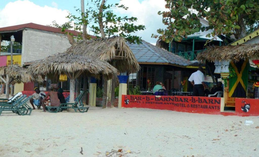 Bar-b-barn Hotel Negril