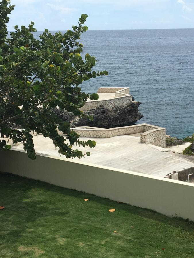 Coral Seas Cliff