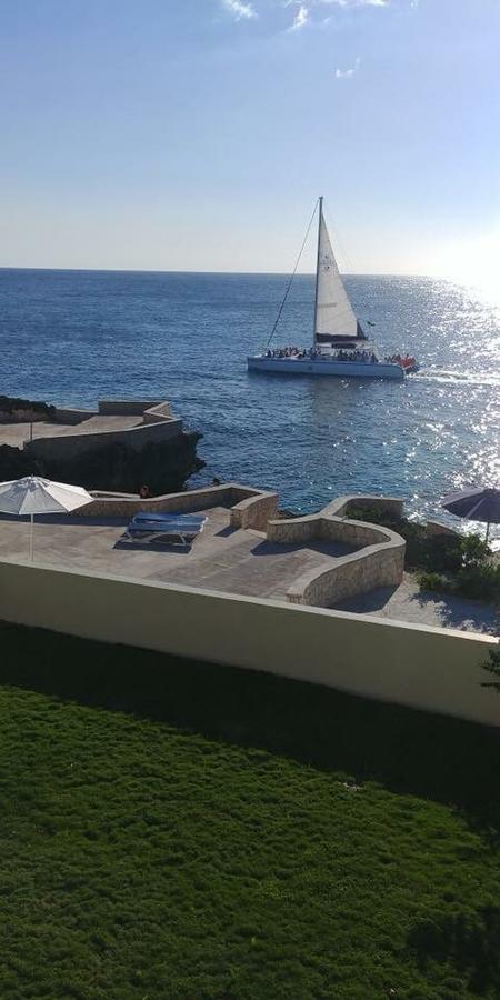 Coral Seas Cliff