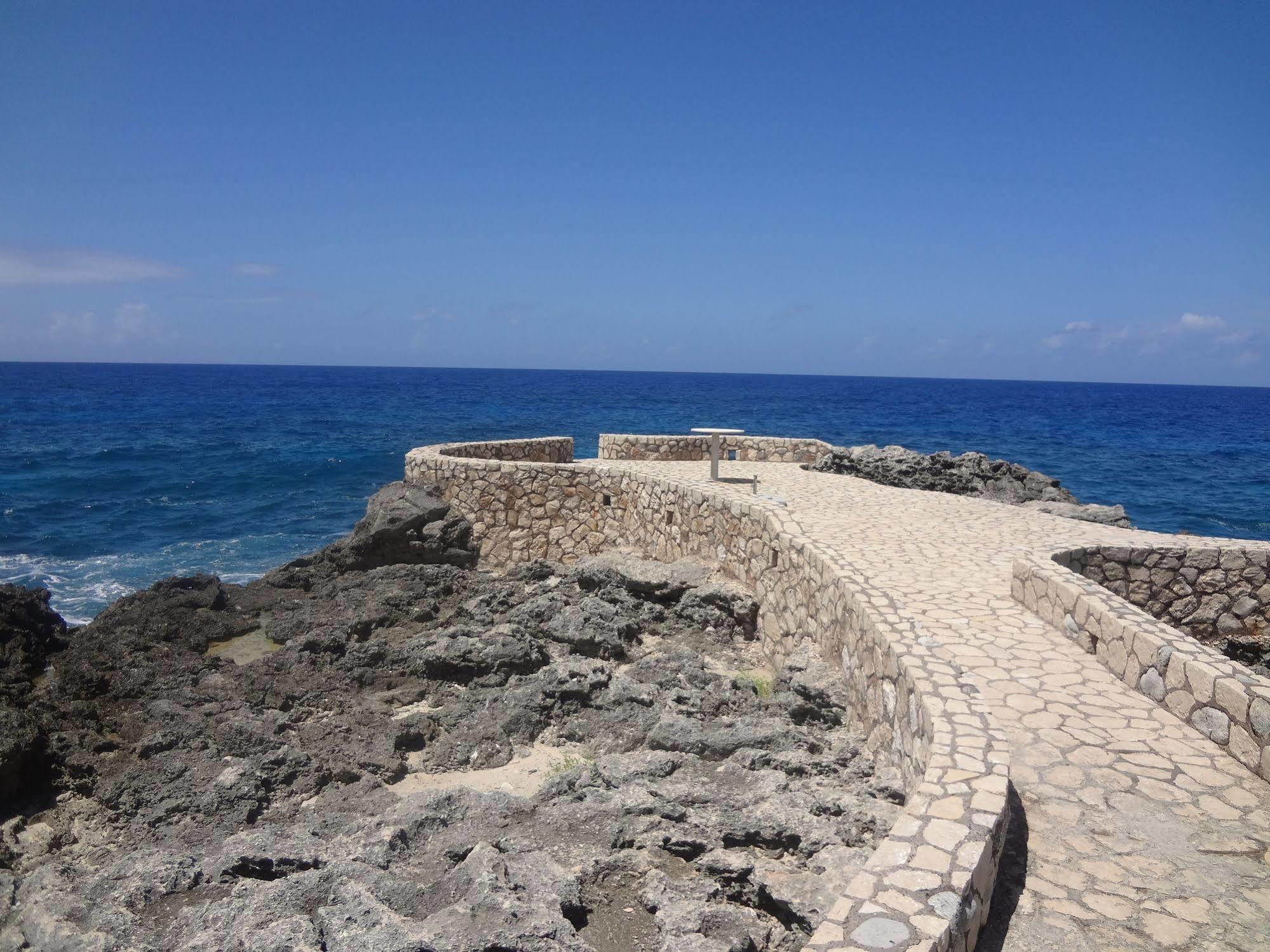Hotel Idle Awhile Cliffs Negril