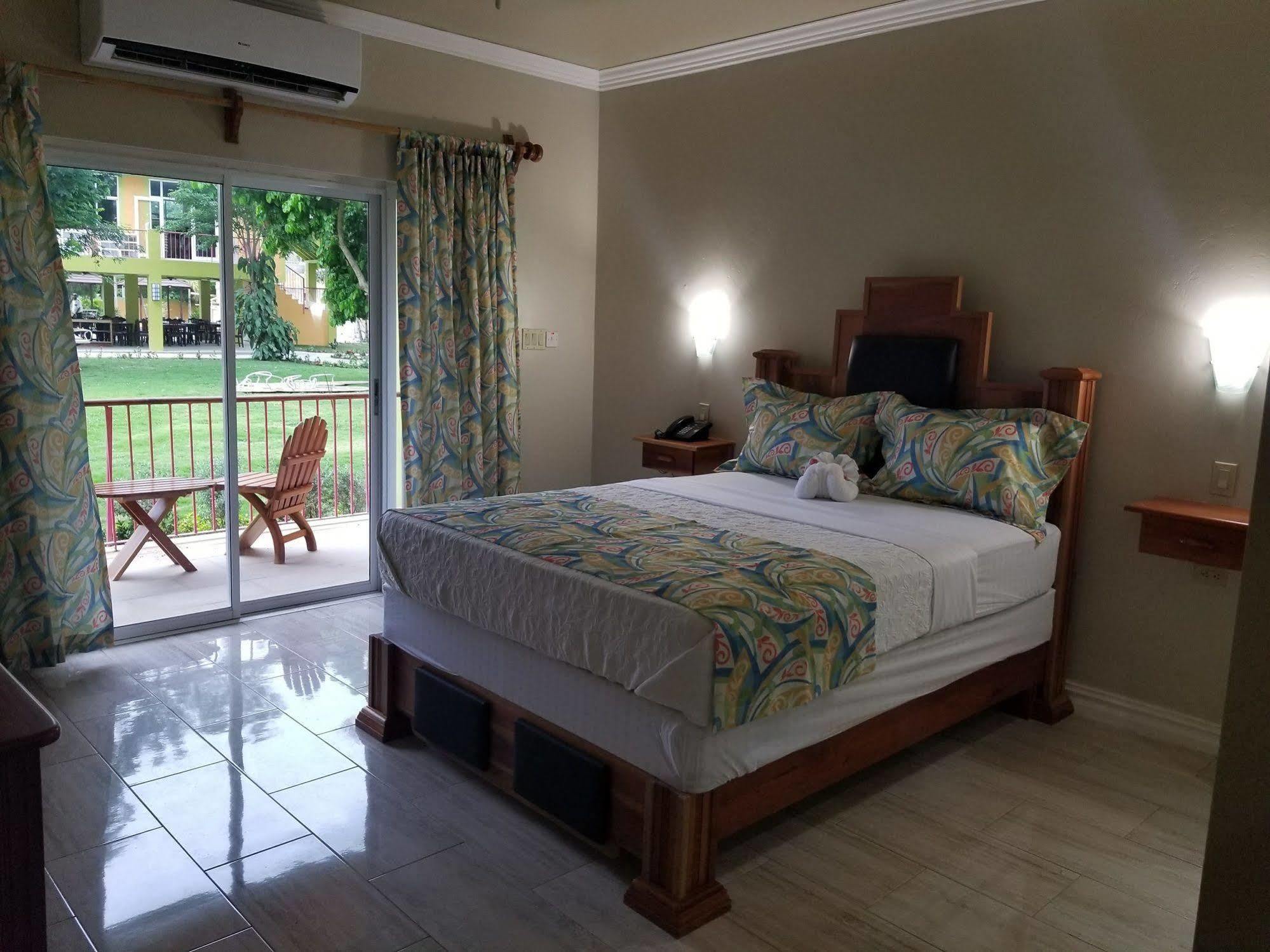 Hotel Oasis