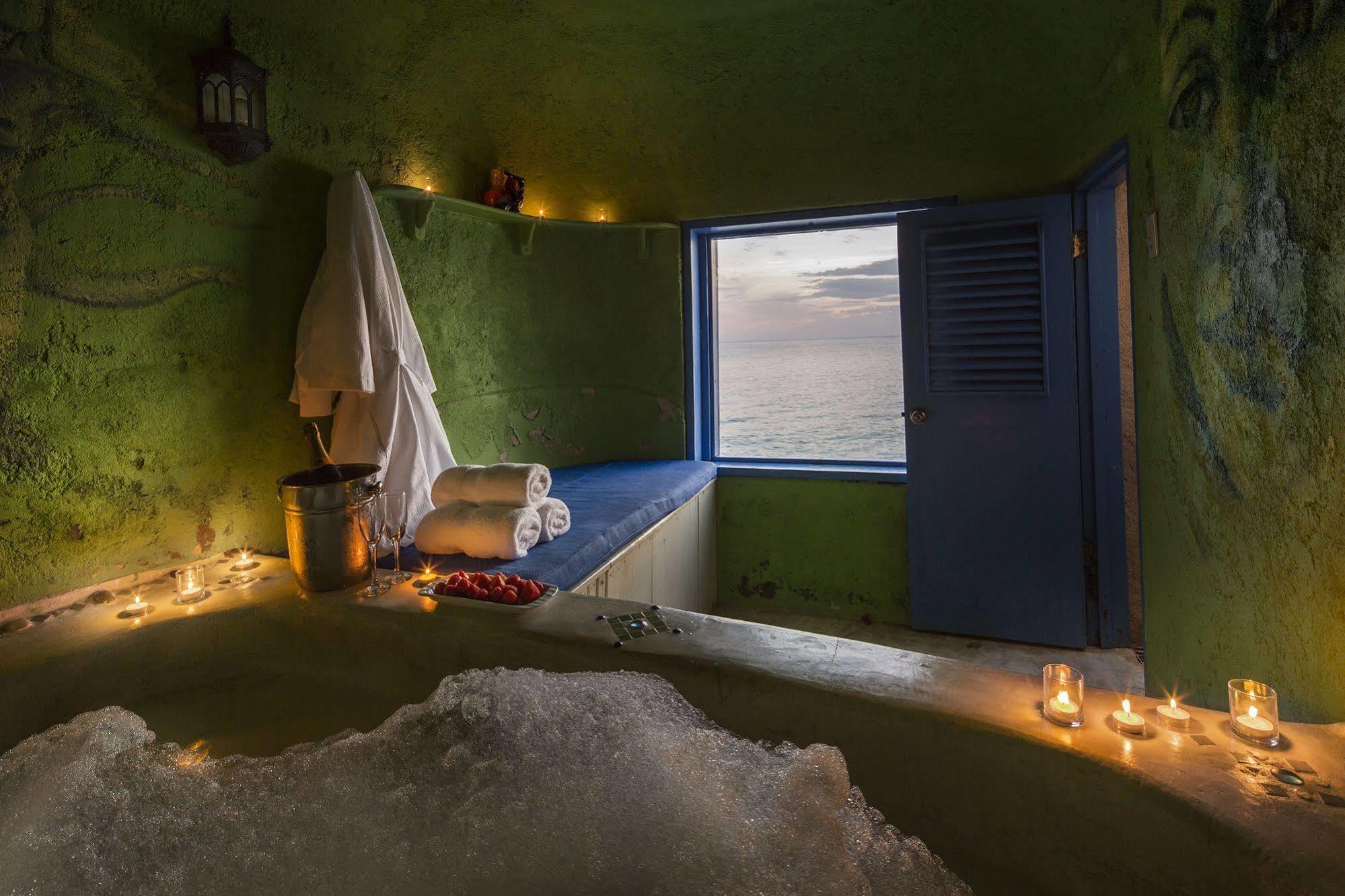 Resort The Caves