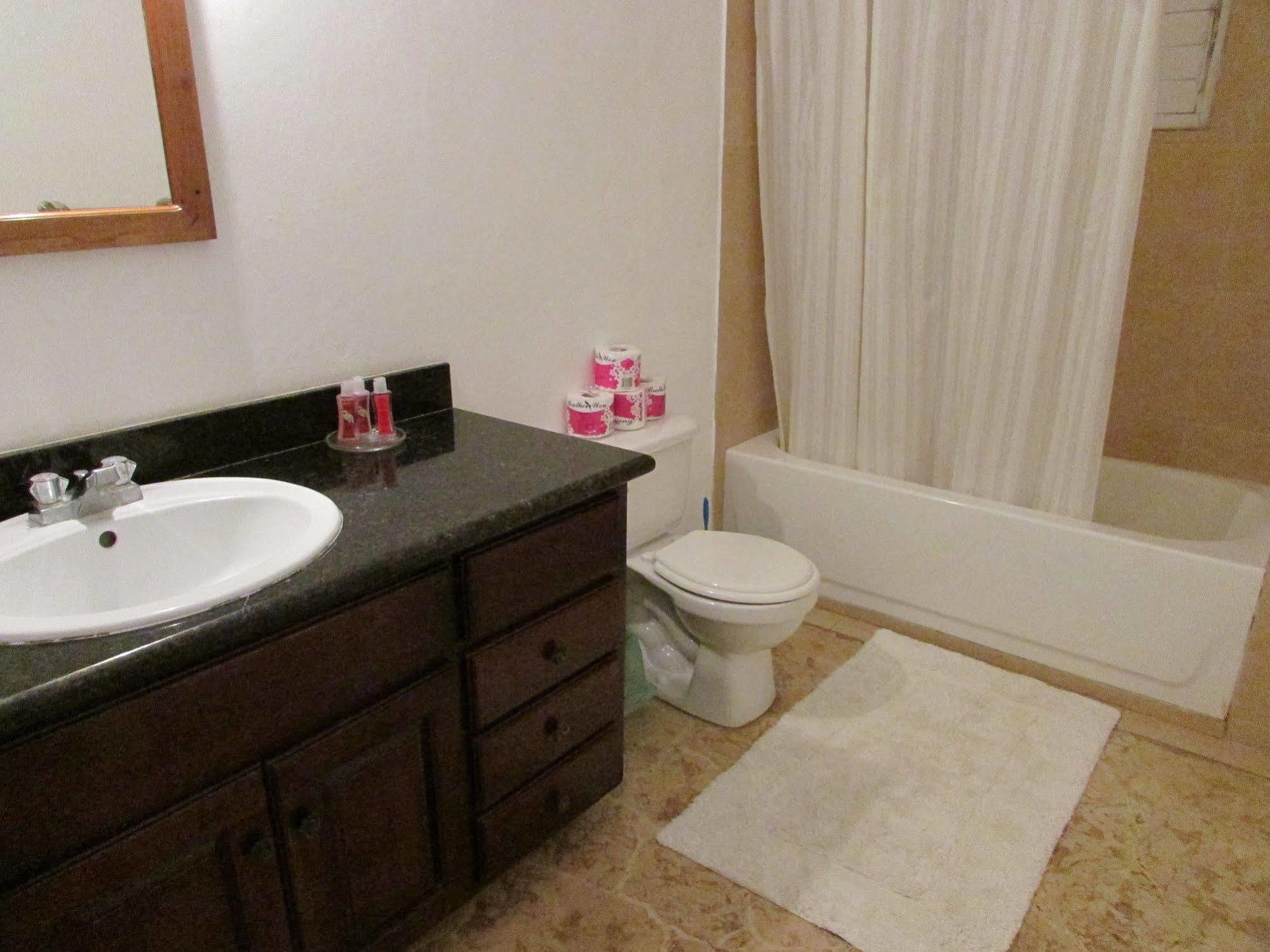 Ocean Wave Villa, 3* Negril