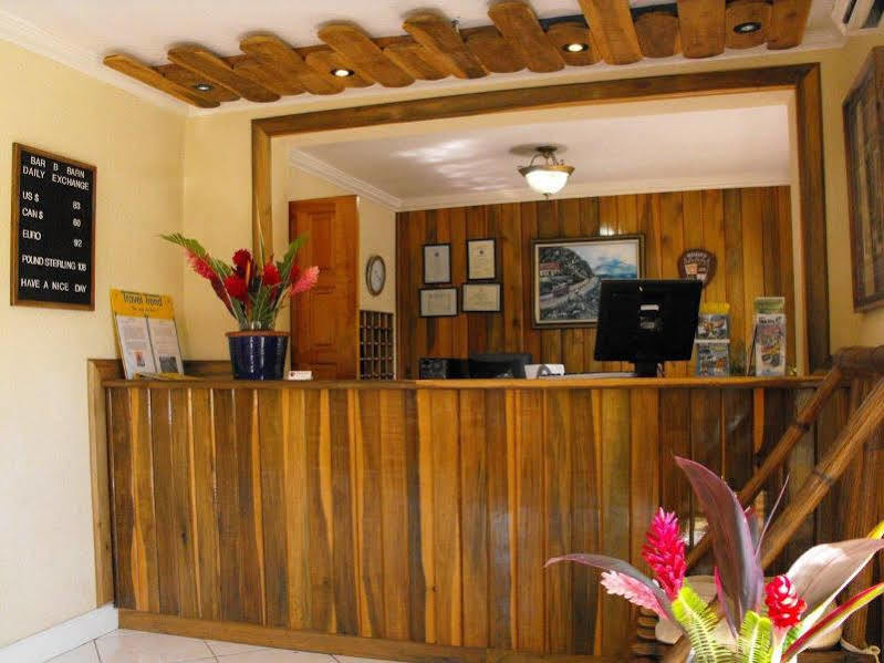 Bar-b-barn Hotel