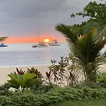Comfy Stay In Jamaica -Enjoy 7 Miles Of White Sand Beach! Villa