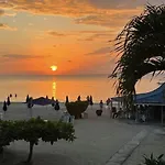 Seacret Studios - Cozy Jamaican Retreat Apts