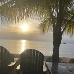 Seacret Studios - Cozy Jamaican Retreat Apts