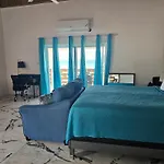 Roots Cafe Rooms