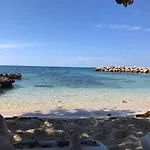 The Blue Haven -Oceanfront Studio With Pool Access