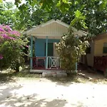 Beach Road Cottages At Jah Bs