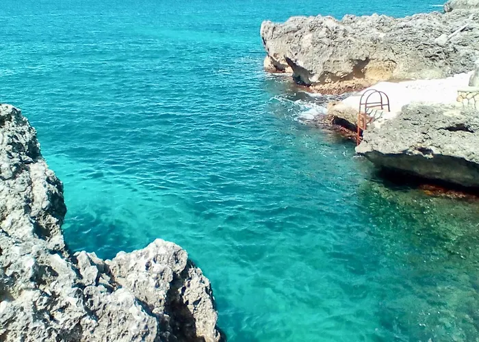 Coral Seas Cliff