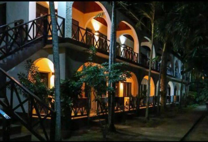 Ambitious Resort Hotel 2*