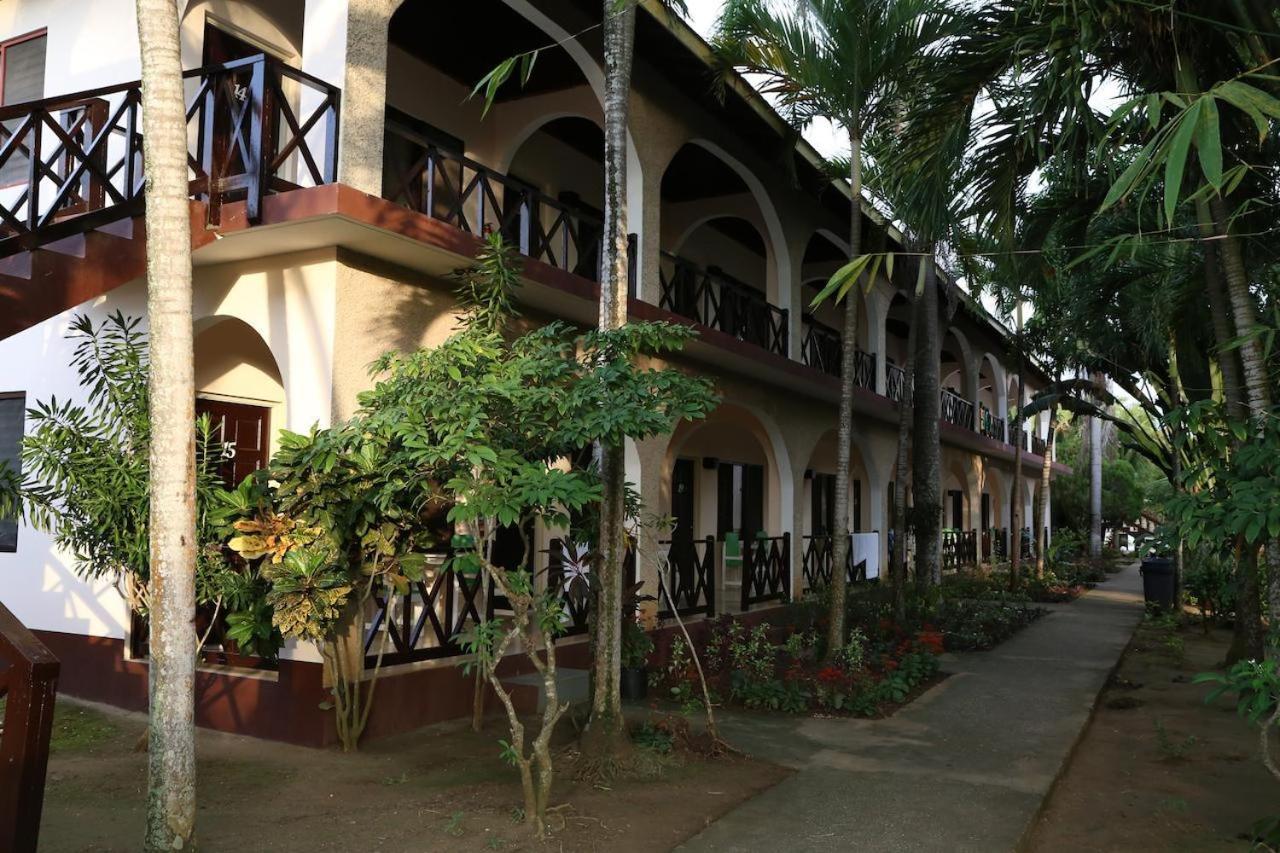 Ambitious Resort Hotel 2*
