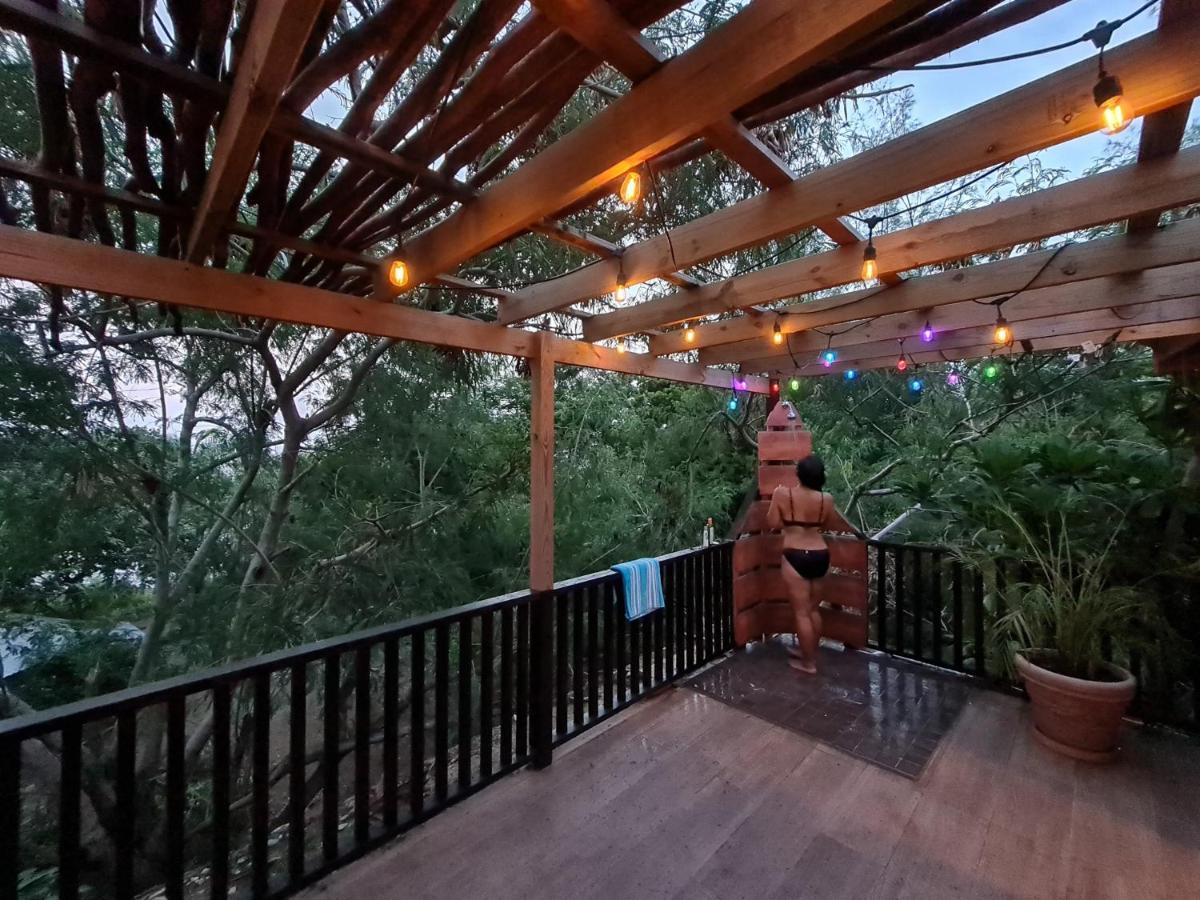 Huts Apartment *
