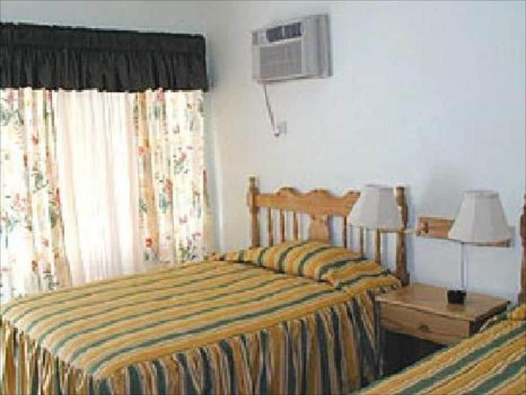 Bar-b-barn Hotel 2*