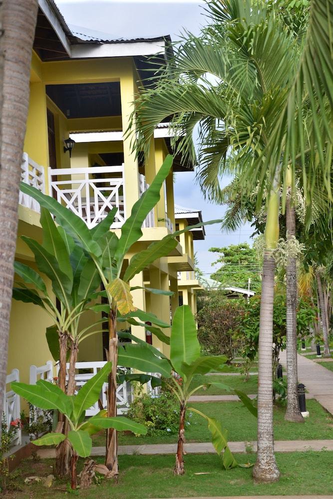 Merrils Lll Hotel