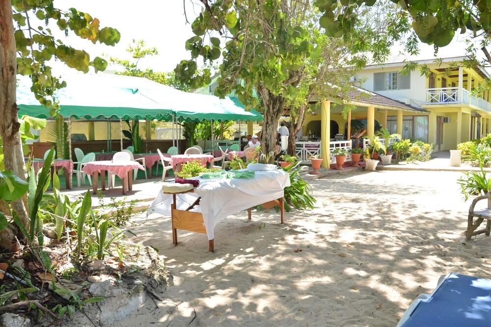 Merrils Lll Hotel