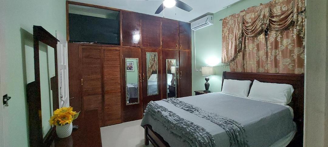 Dela De-rose Jamaica Guest house *