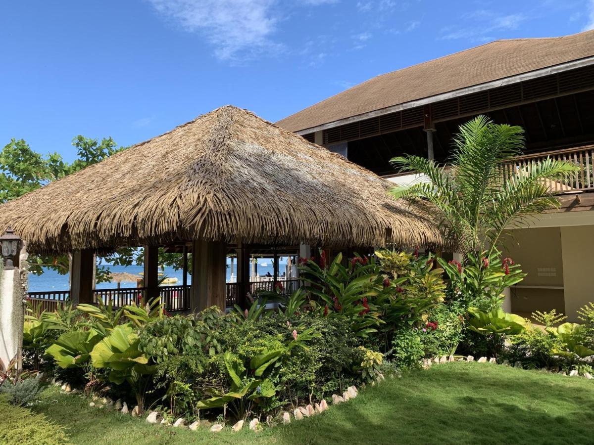 Family Comfort In Jamaica - Enjoy 7 Miles Of White Beach! Negril