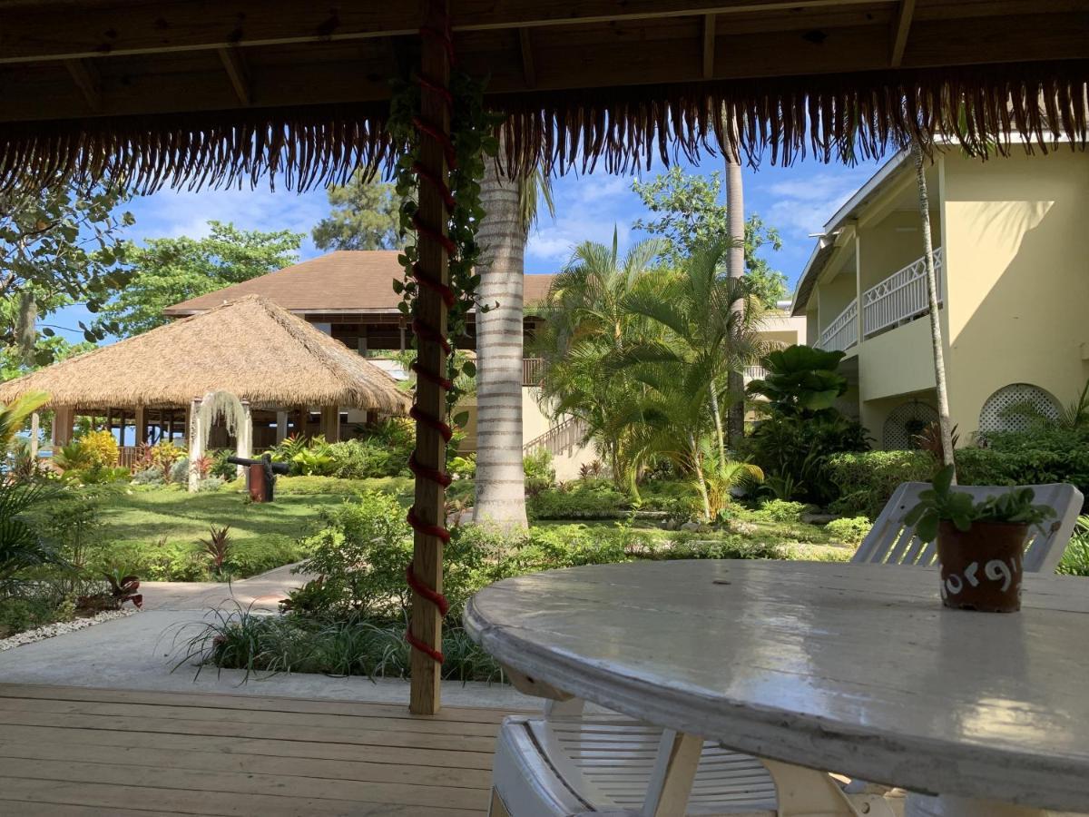 Family Comfort In Jamaica - Enjoy 7 Miles Of White Beach! Negril