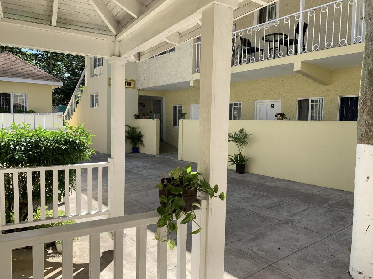 Comfy In Jamaica -enjoy 7 Miles Of White Beach! *