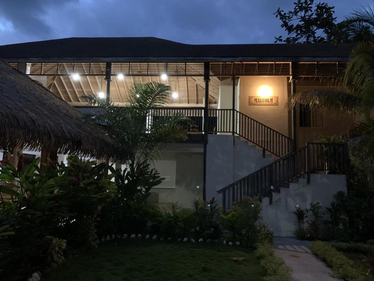 Comfy In Jamaica -enjoy 7 Miles Of White Beach! * Negril