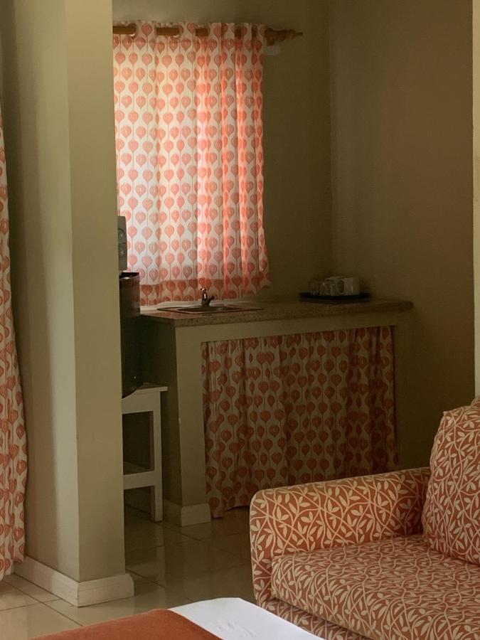 King At Oceanview In Jamaica - Enjoy 7 Miles Of White Beach! *