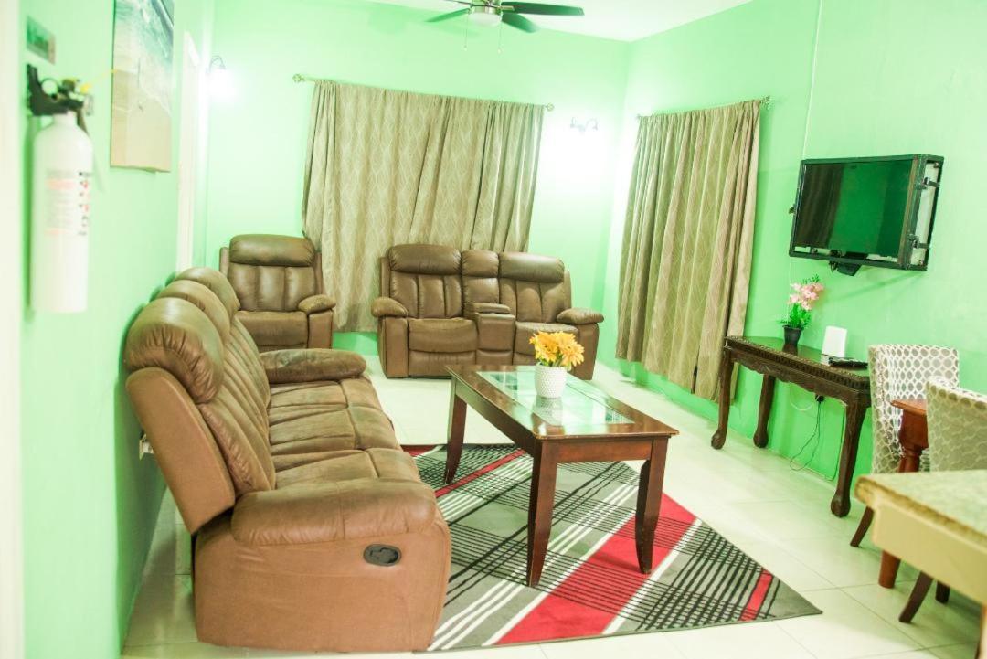 Dela De-rose Jamaica Guest house