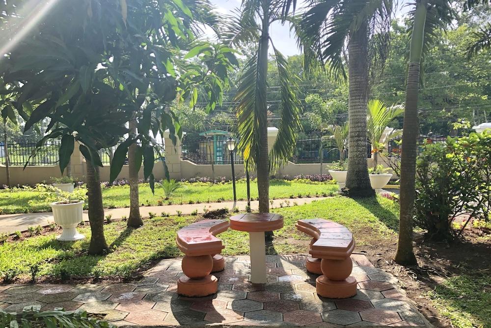 Coral Seas Garden Hotel 3*