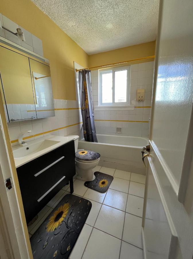 Stunning 2 Bedroom House At Point Village