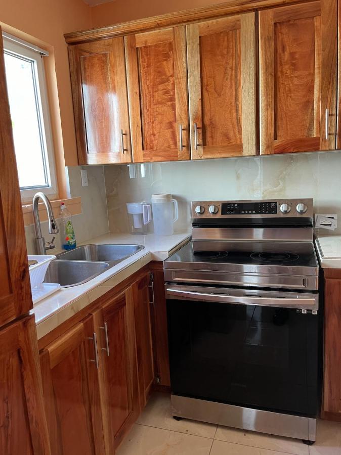 Stunning 2 Bedroom House At Point Village