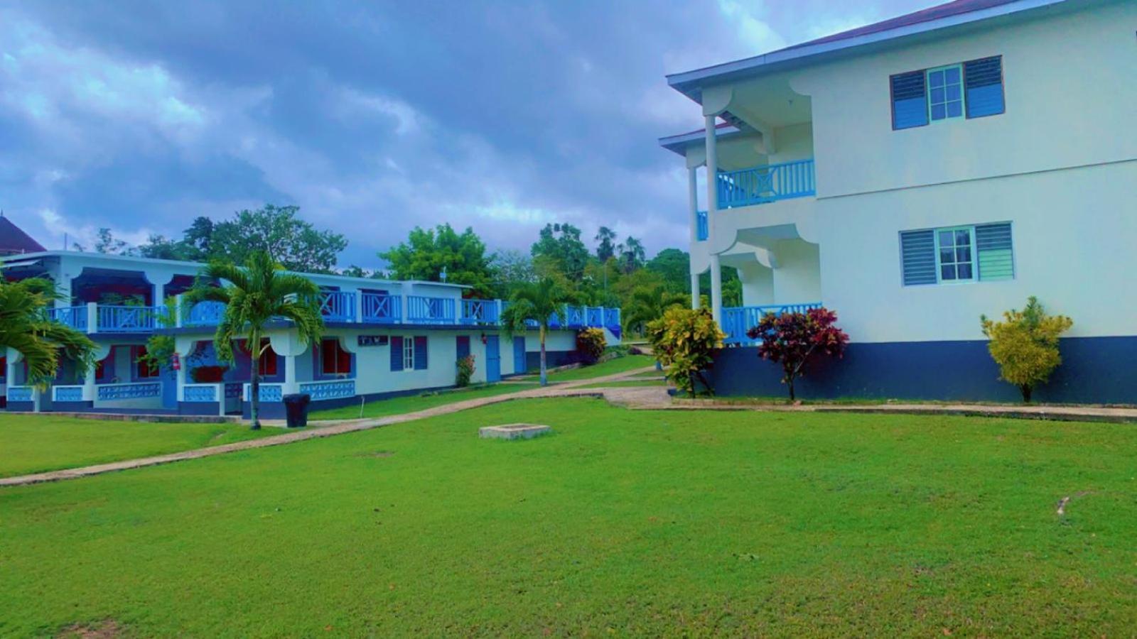 Guest house The At West End *