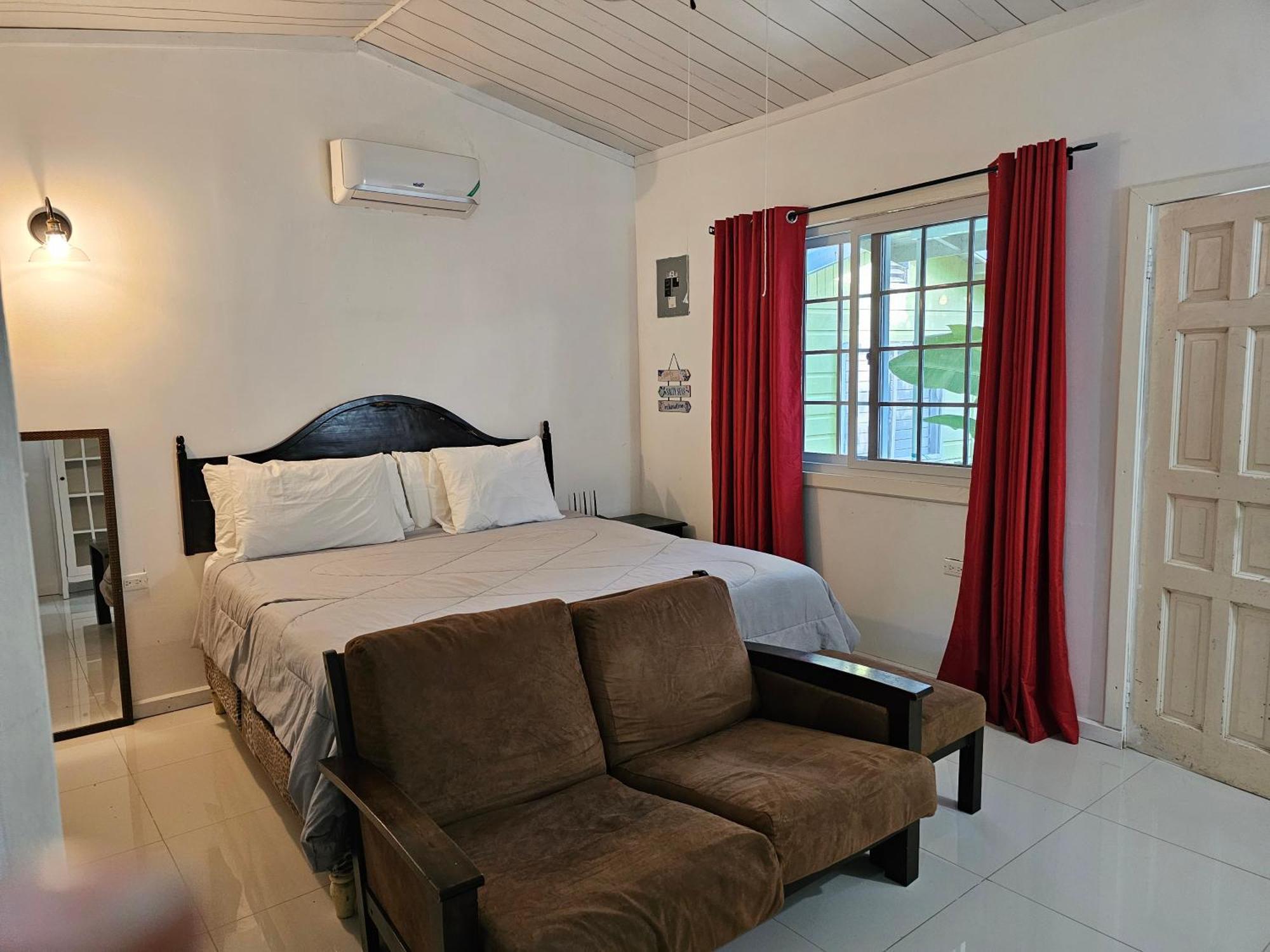 Roots Cafe Hotel Negril