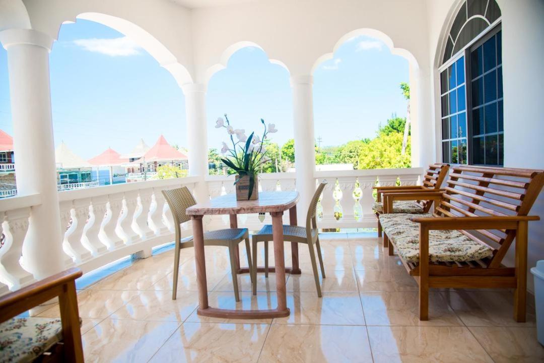 Dela De-rose Jamaica * Negril