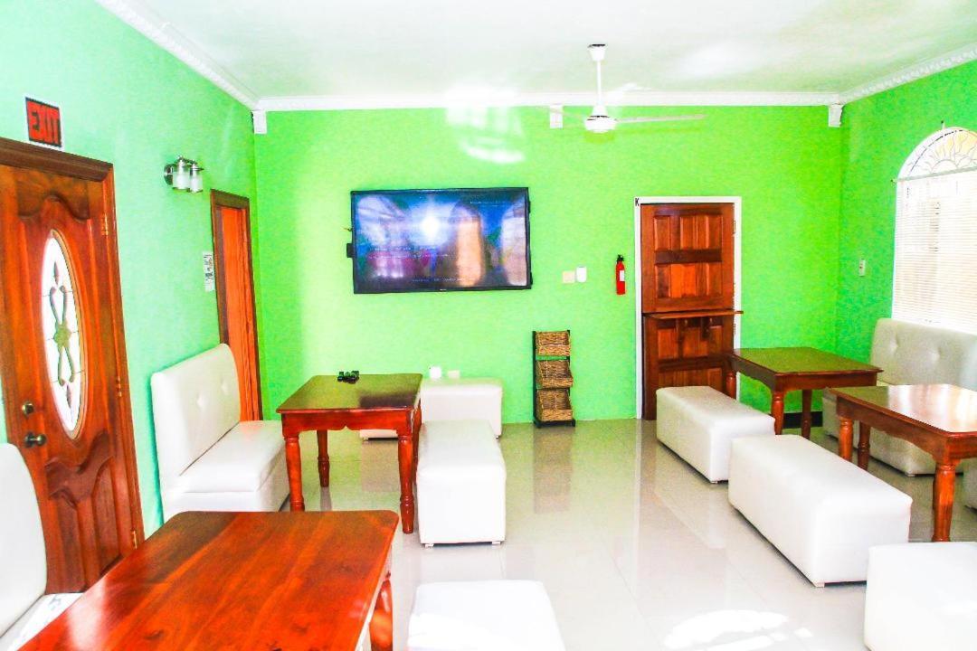 Dela De-rose Jamaica Guest house Negril