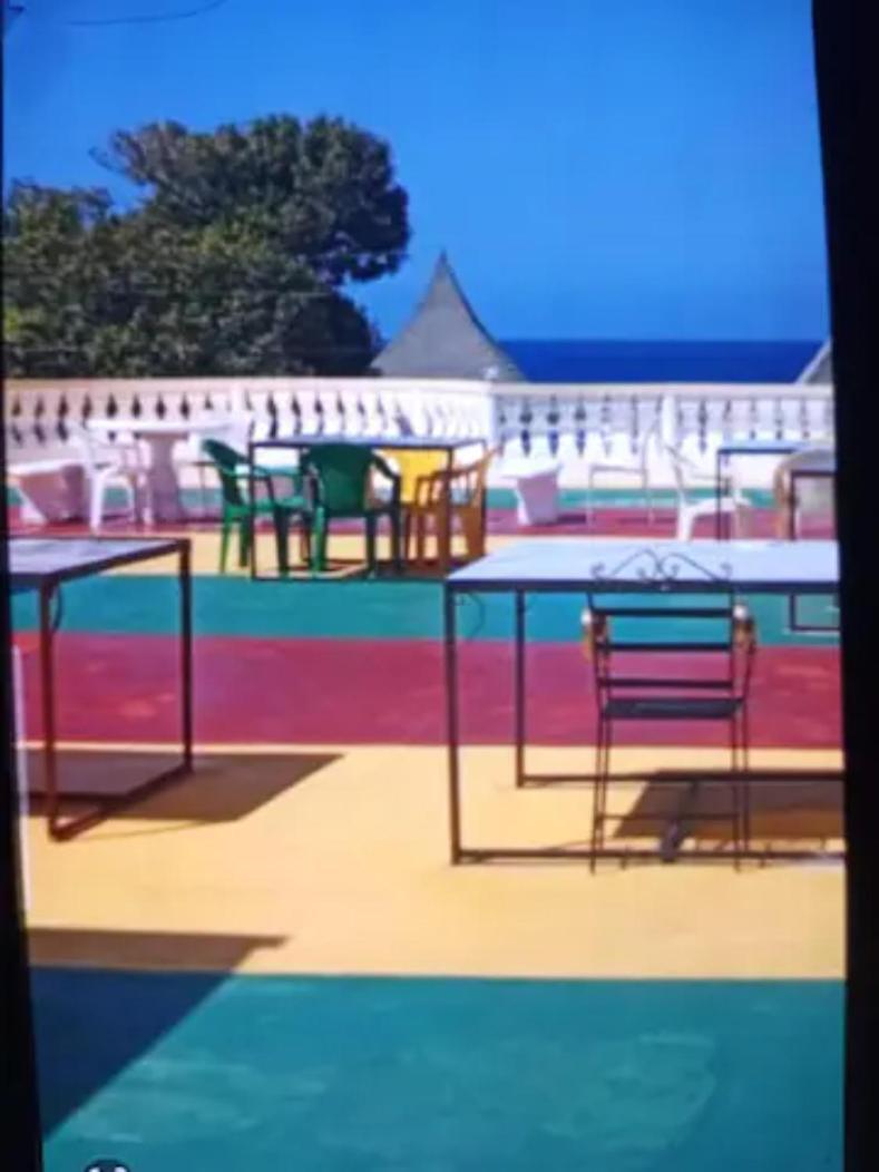 Dela De-rose Jamaica Guest house
