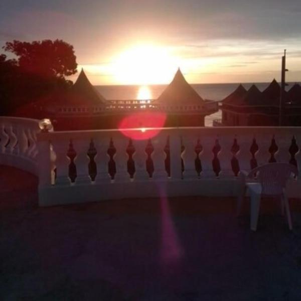 Dela De-rose Jamaica Guest house