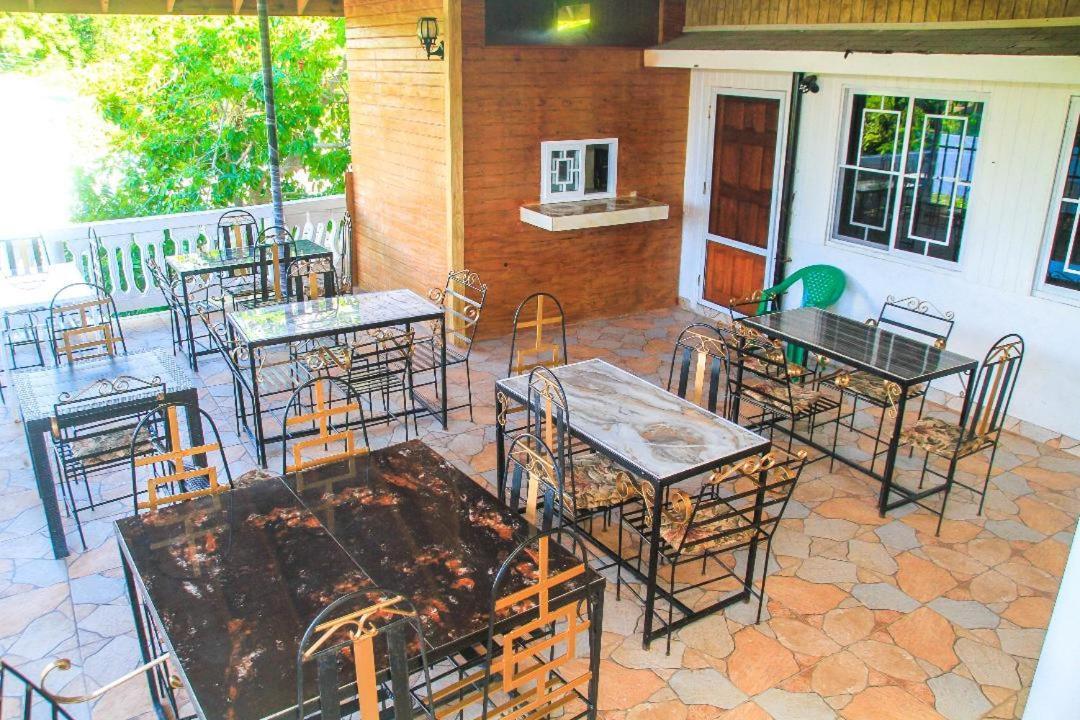 Dela De-rose Jamaica Guest house Negril