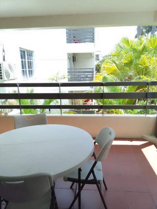 2 Bdr On 7 Mile At Club Apartment