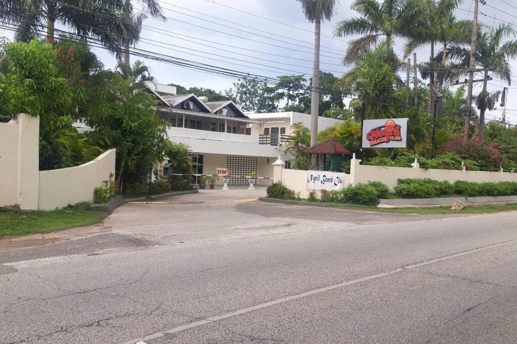 2 Bdr On 7 Mile At Club Apartment Negril