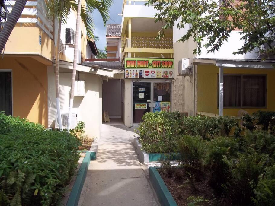 2 Bdr On 7 Mile At Club Apartment Negril