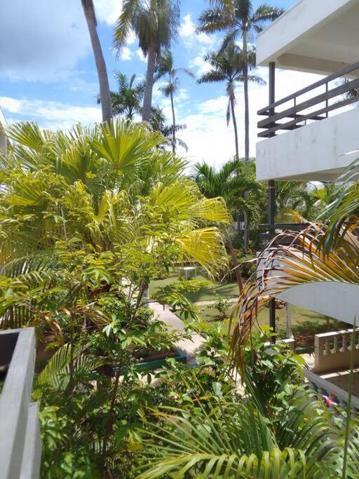 2 Bdr On 7 Mile At Club Apartment *