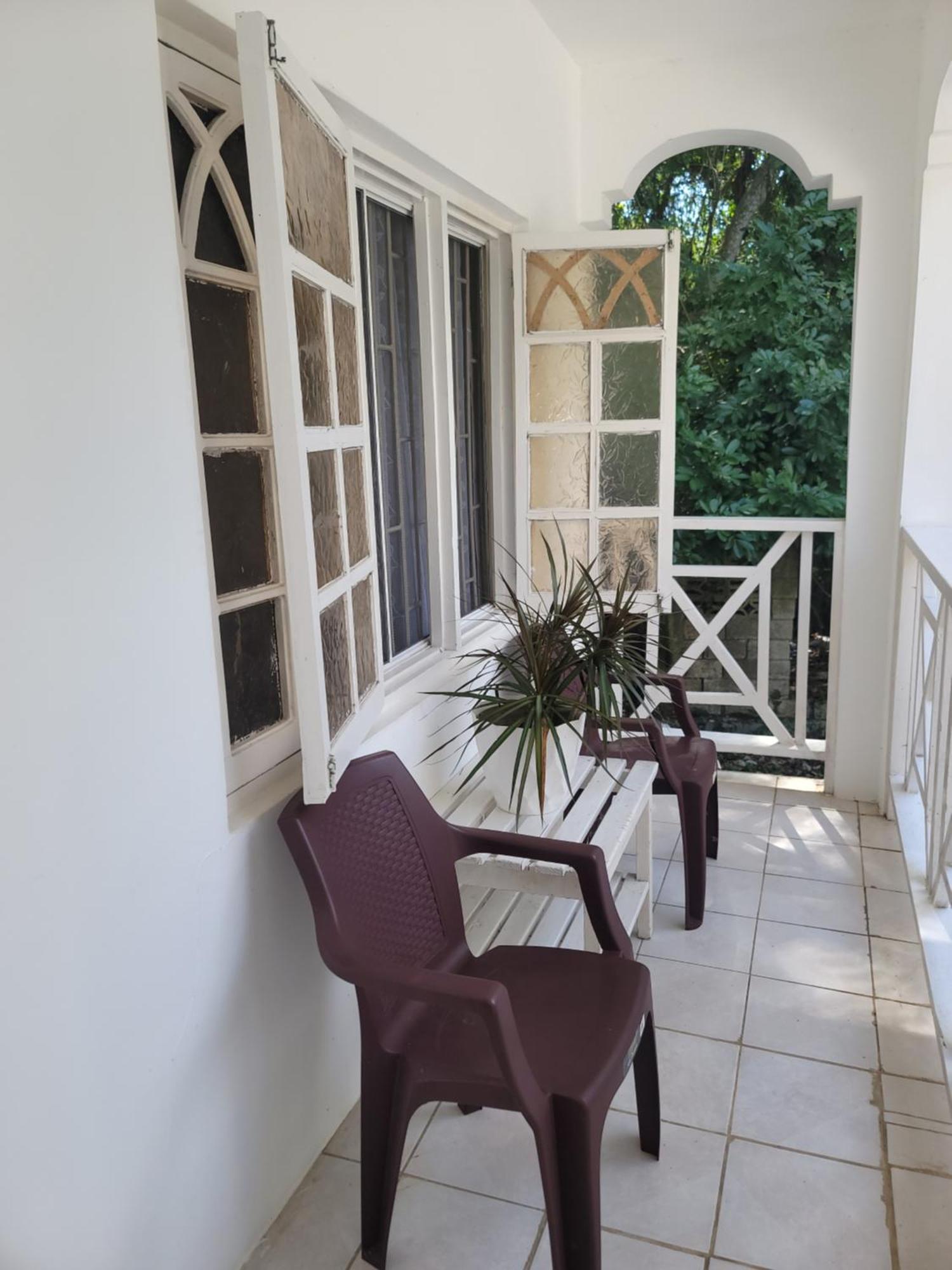 Marva's Whitehouse By Tigress 1 Apartment *