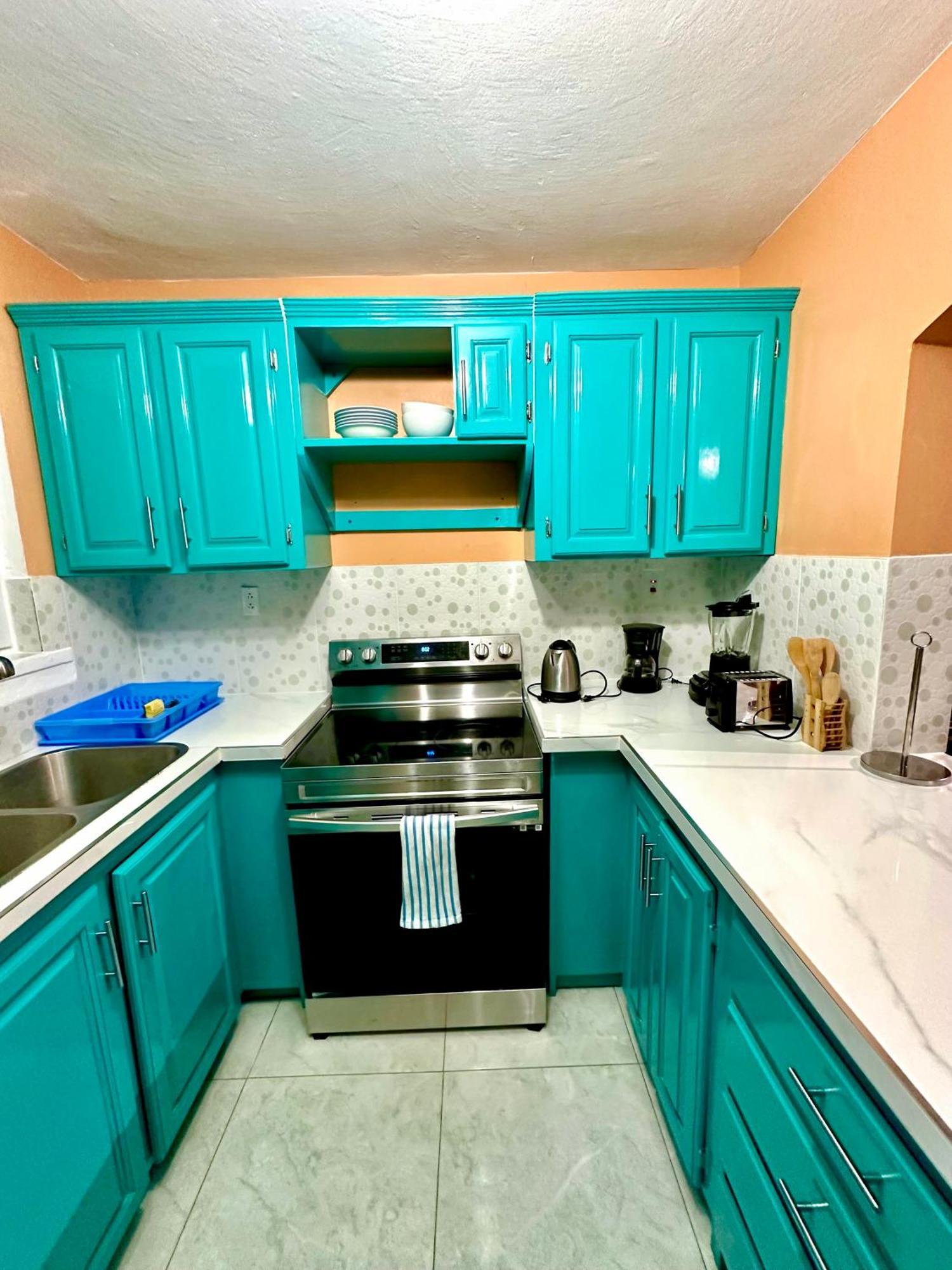 Seaside 2 Bedroom Oasis At 7 Miles Beach, Negril, Point Village Casa de férias *